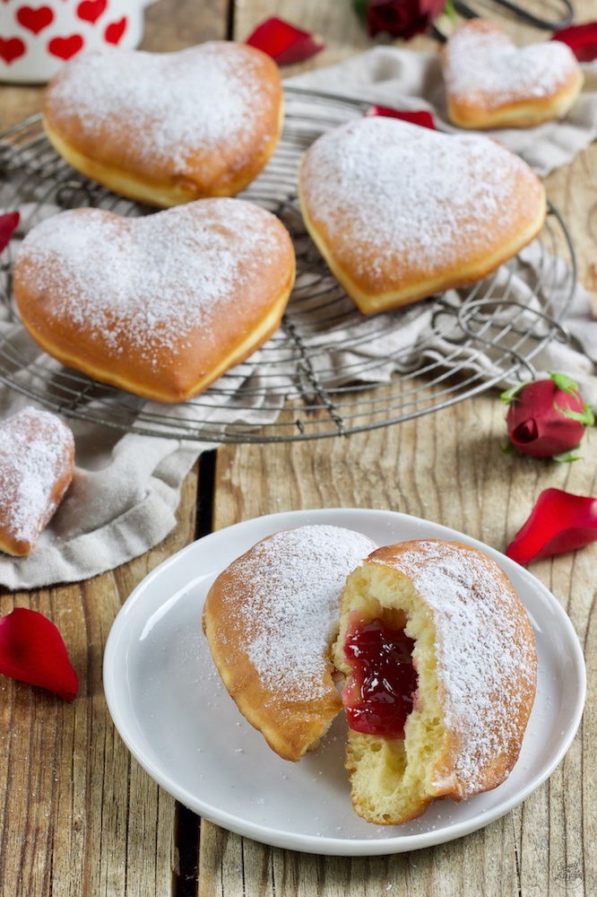 Herz-Krapfen - Herz-Berliner - Herz Kreppel - Rezept ...